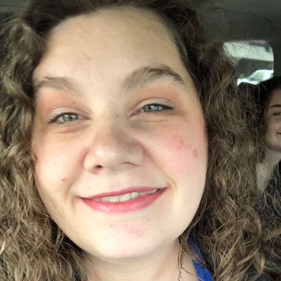 Meet your Posher, Sarah - Picture 3 of 3